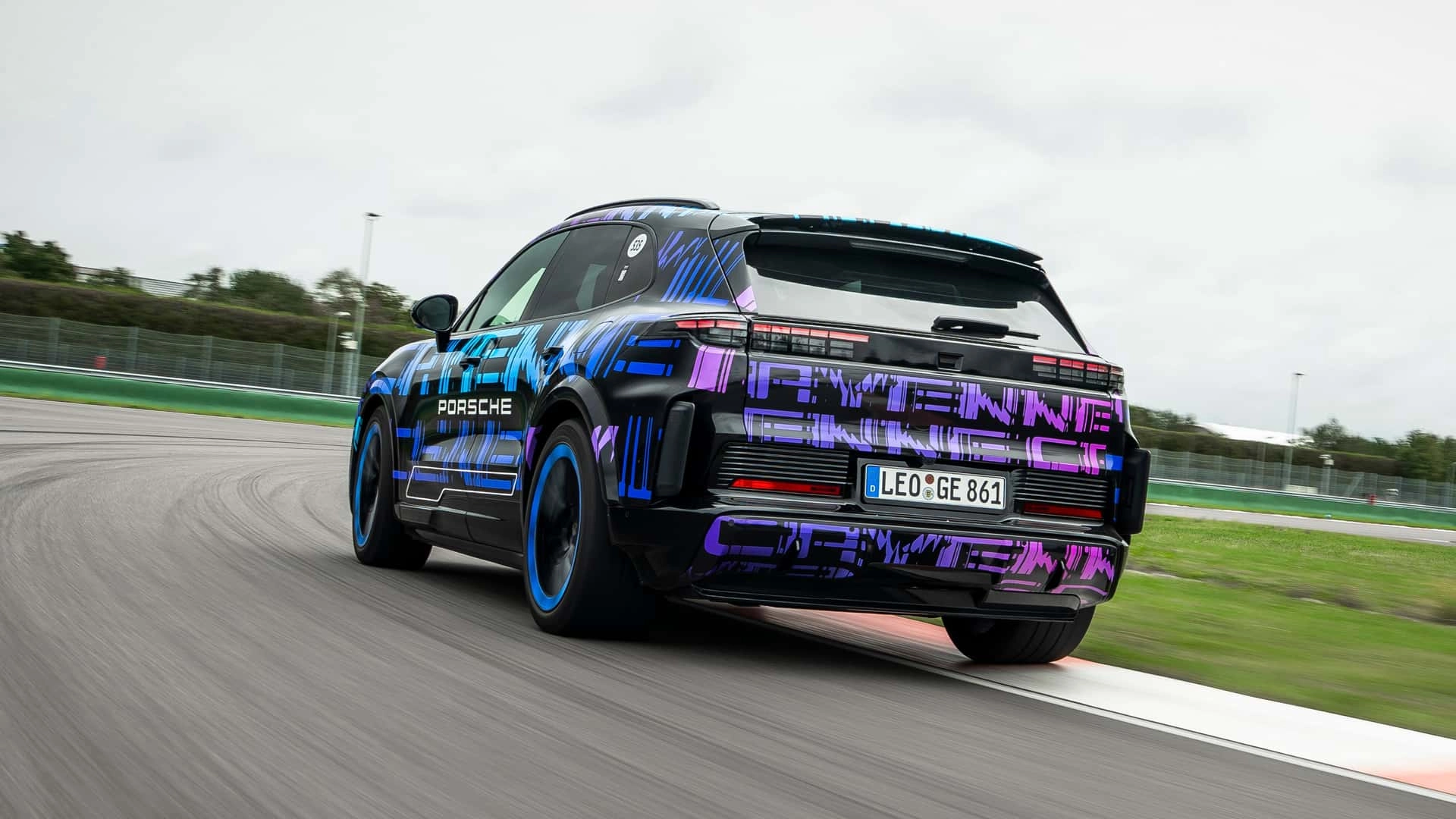 2026 porsche cayenne electric (6)
